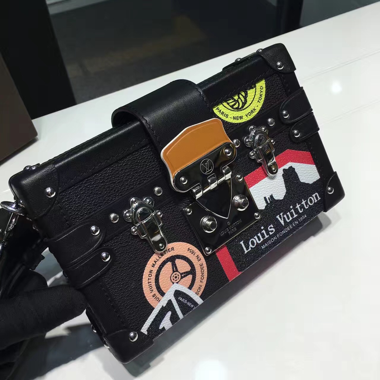 lv这款包多少钱,lv这款包的二手行情