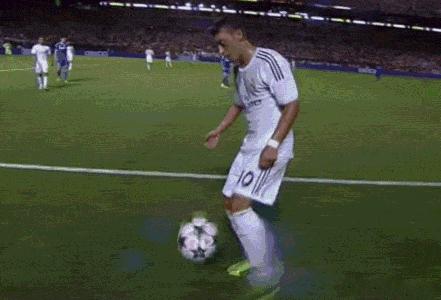 足球过人实用技巧小学生,c罗足球过人技巧教学大全