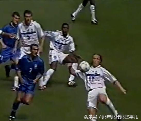 两届世界杯踢丢点球巴乔扼腕痛惜,98年世界杯法国vs意大利点球大战