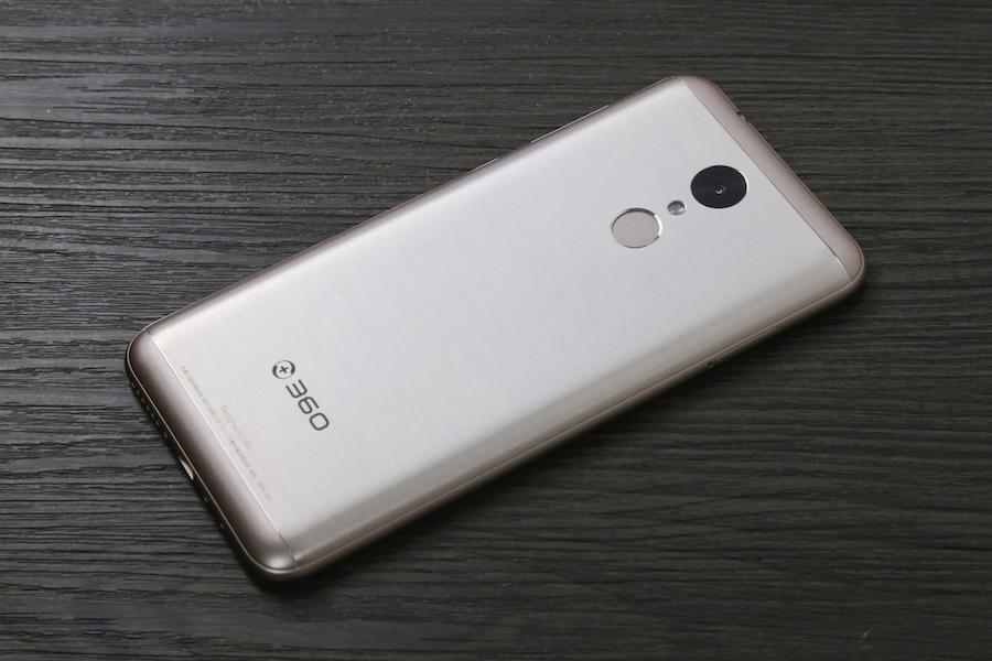 4000mAh+6GB运存!仅售1399的360手机N5评测