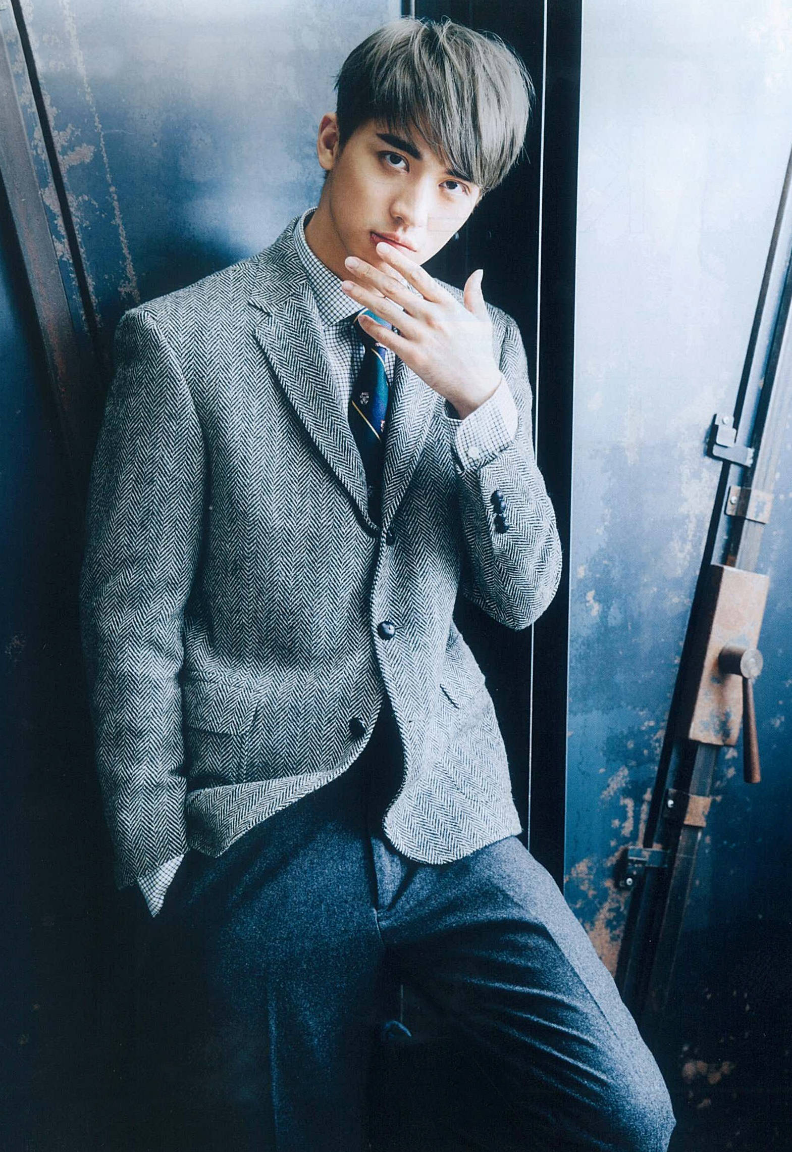 那些公认难穿的颜色，90后艺人许魏洲是怎么HOLD住的？