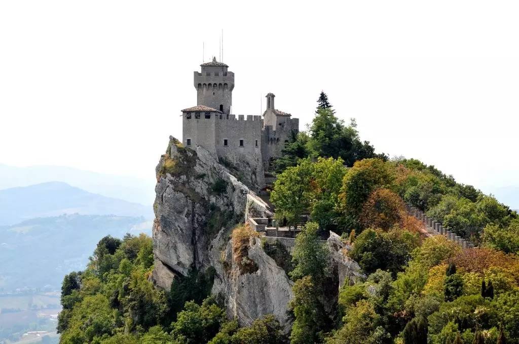 世界上以人名命名的首都，最后一个缘起一名石匠