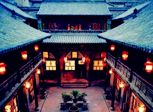 板房的门的朝向对应周易,周易八卦大门对着窗户