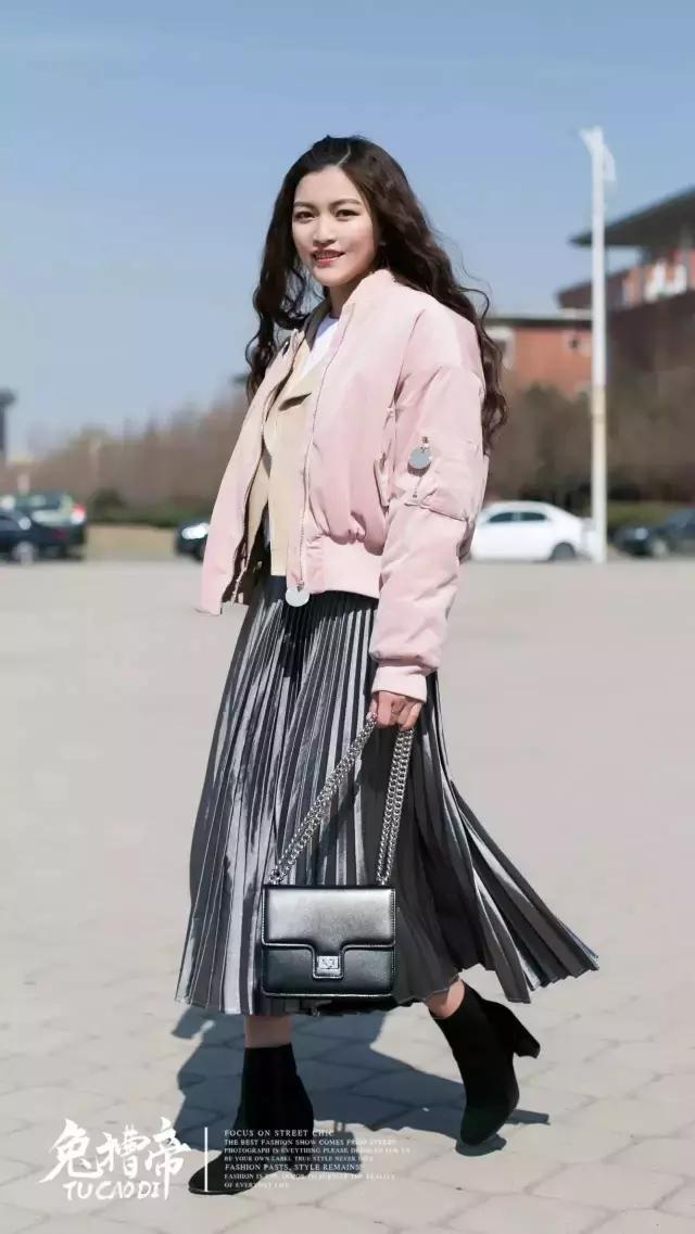 报告老师，中州大学的学生不好好穿衣服！