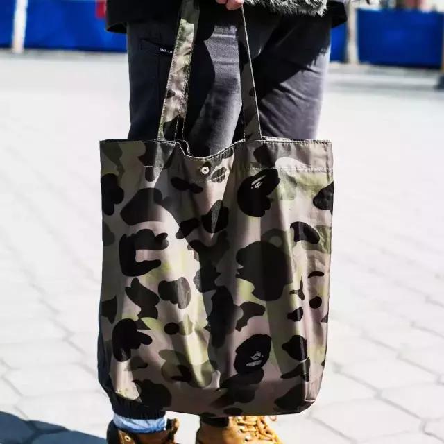 报告老师，中州大学的学生不好好穿衣服！