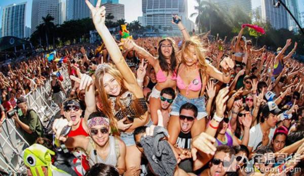 今年温哥华夜市玩出新高度！韩式灯展随手一拍都是网红范儿