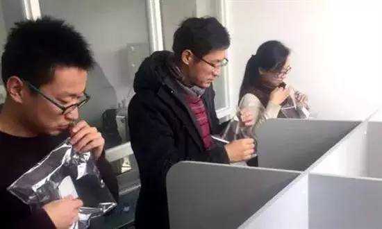 今朝上海｜闻臭师、遛娃师、衣橱整理师……这些奇葩职业的收入竟然那么高！也许你也隐藏着某些赚钱技能哦~