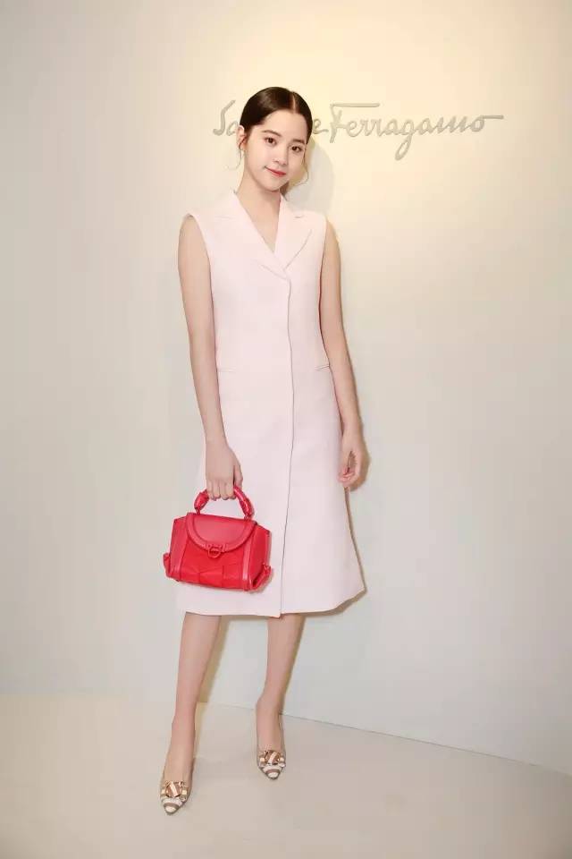 让奥黛丽·赫本钟情的Ferragamo，也让何穗爱不释手！