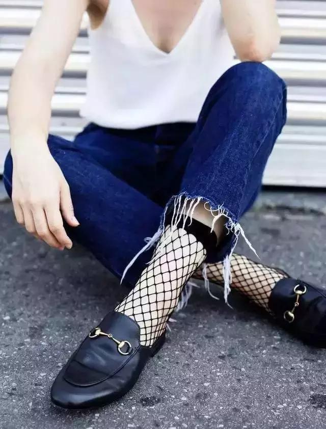 妈妈说穿渔网袜的都是坏女孩