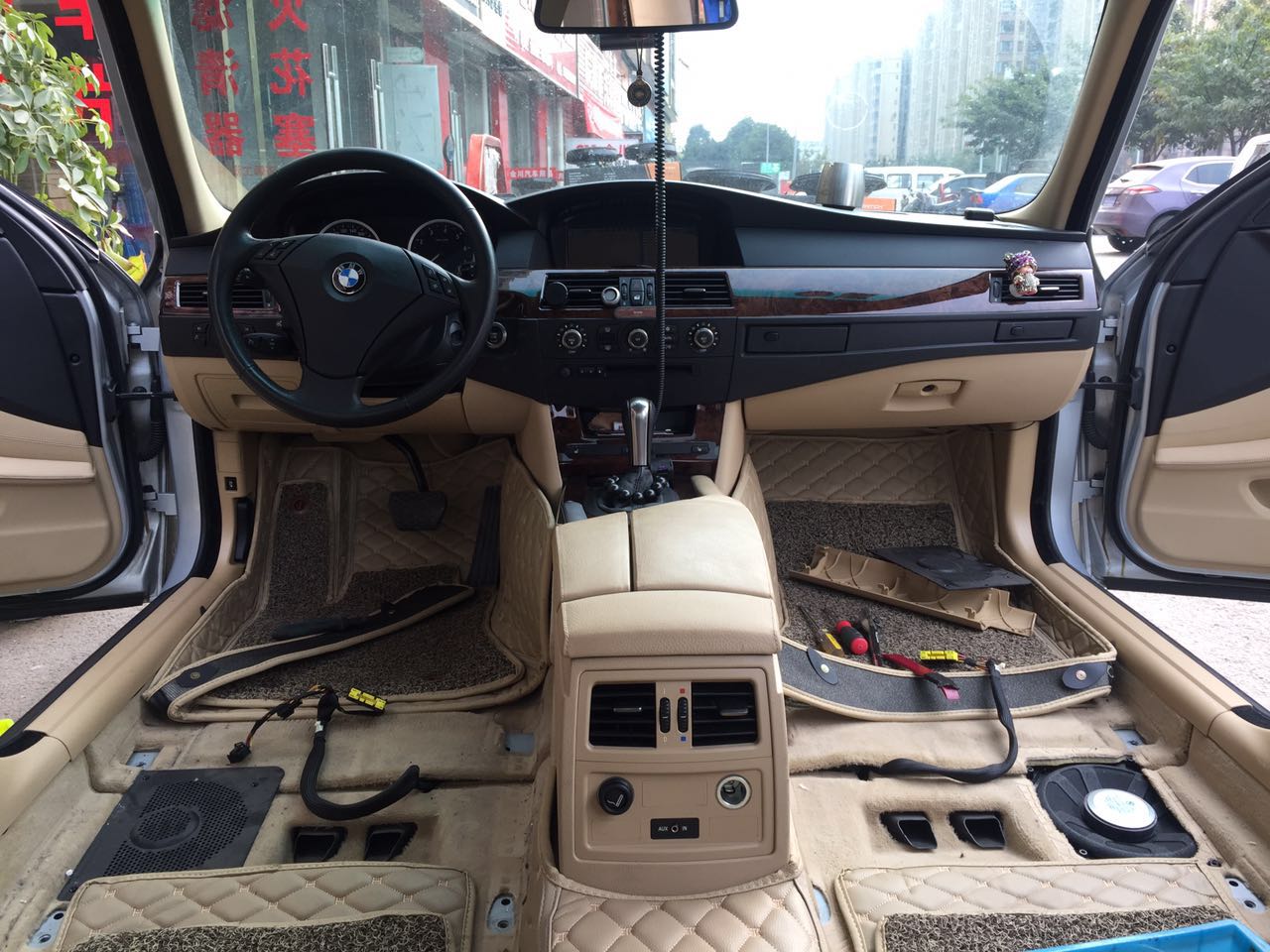 周口宝马x1音响改装案例,宝马原车音响可以改其他车吗