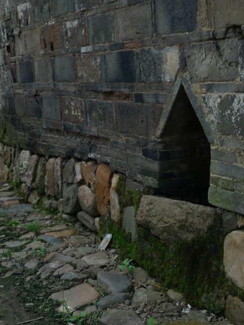 唐朝一书生一毛驴在一空房借宿，半夜发生一件羞于描述之事