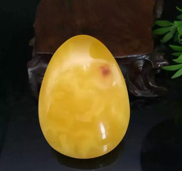 盘玩蜜蜡注意什么,盘玩的蜜蜡变颜色就是真的吗