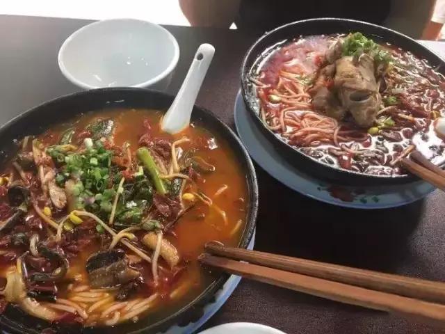 自从踏上重庆地铁2号线，减肥之路越来越远，美食吃得停不下来~