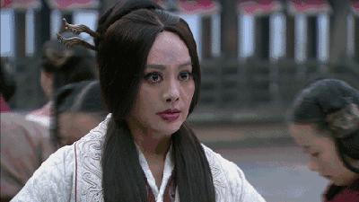 她40岁离婚，剃光头，爆粗口，却在娱乐圈里活得比谁都肆意！