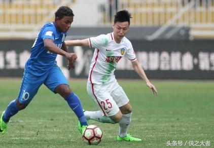 涨姿势！老司机带你飞，广州富力主场草皮是这样染的