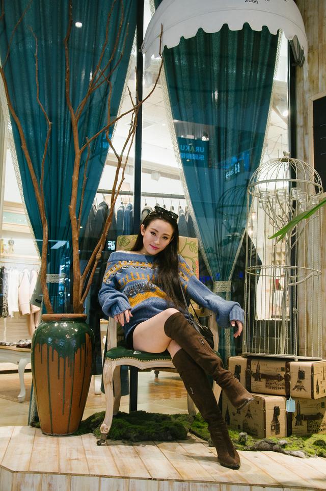 她是足球宝贝、蔡依林特邀舞者，丽水新素颜女神秀街拍魅力