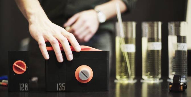 逃脱“暗箱操作”，一个小盒子就能教你怎么在阳光下冲洗胶卷