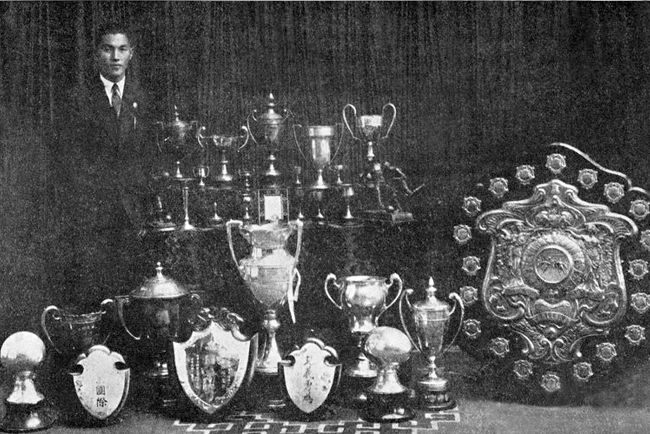 面对他国足羞愧：世界五大球王之一来自中国，媲美京剧大师梅兰芳