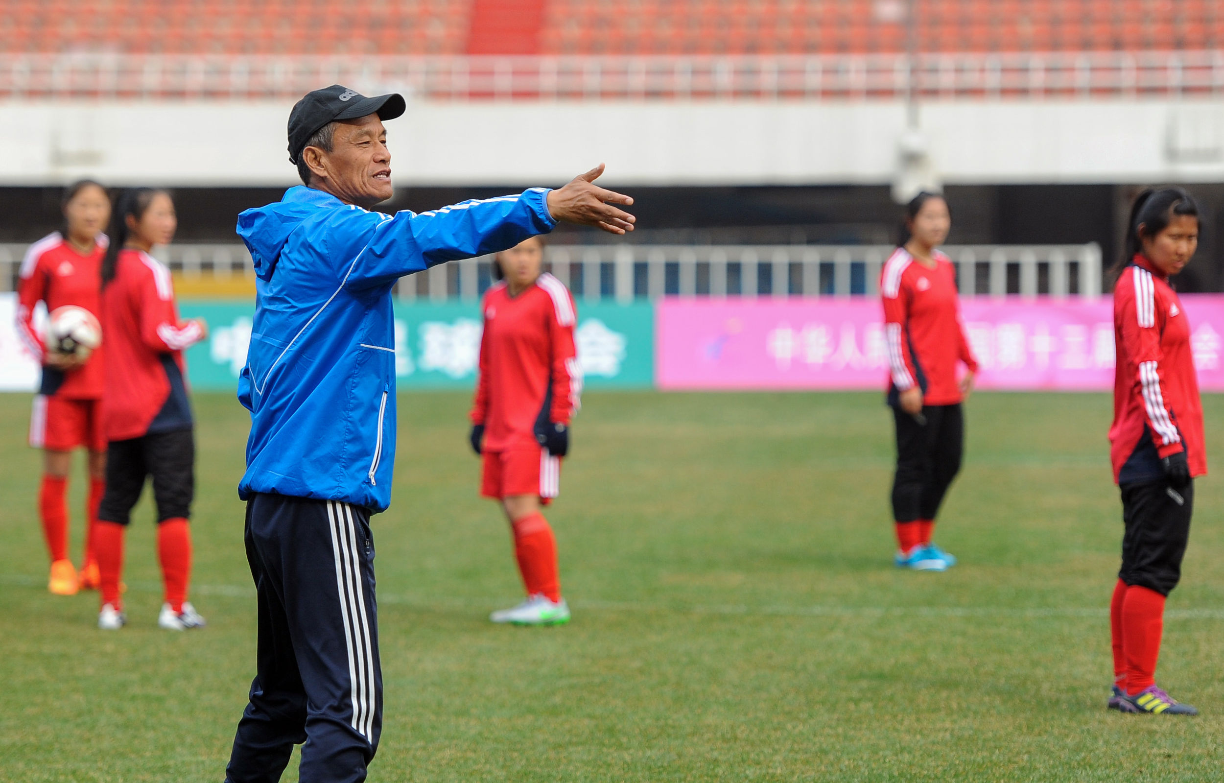 3月12日到省体看陕西“玫瑰”炫丽绽放