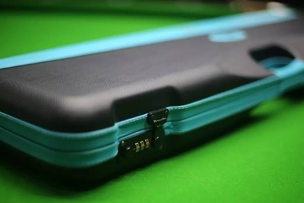 张堃鹏曾用过什么品牌的球杆,世界冠军张堃鹏表演