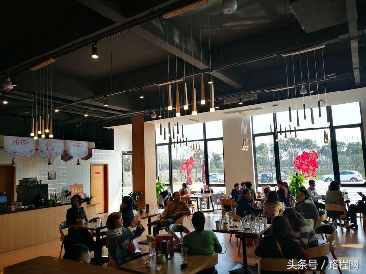 3月8日女神节，黎里古镇和内衣店聚集了一众男神女神？