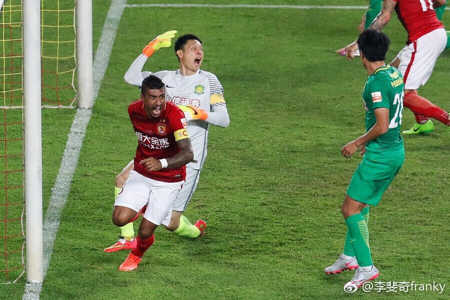 北京球迷街头,广州球迷与北京球迷对比