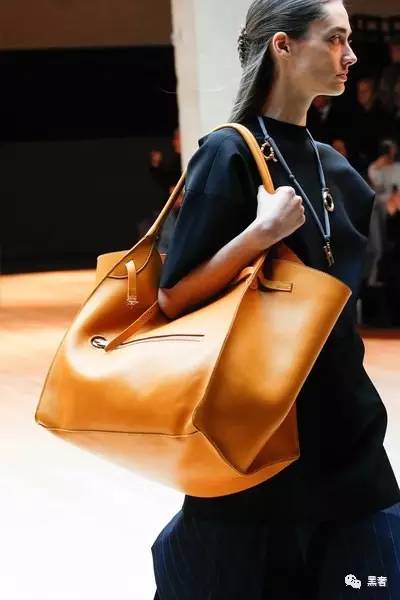 valentino2021秋冬时尚系列,valentino秋冬系列