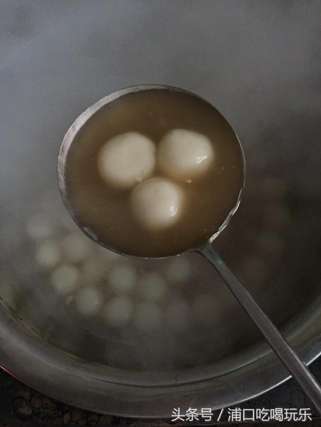 吃在浦口古稀老夫妻喊你来吃手工元宵喽！三块钱六个卖了15年