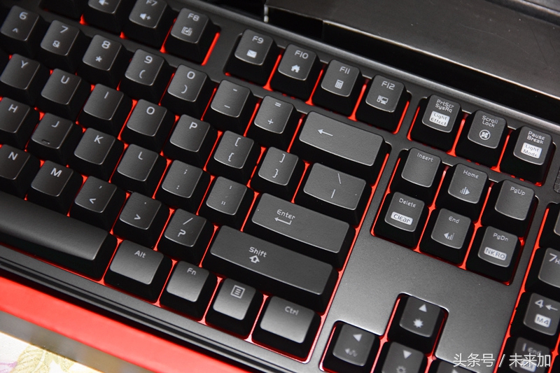 弹指跳动清脆音符，拓荒者MEKAPRO机械键盘青轴版评测