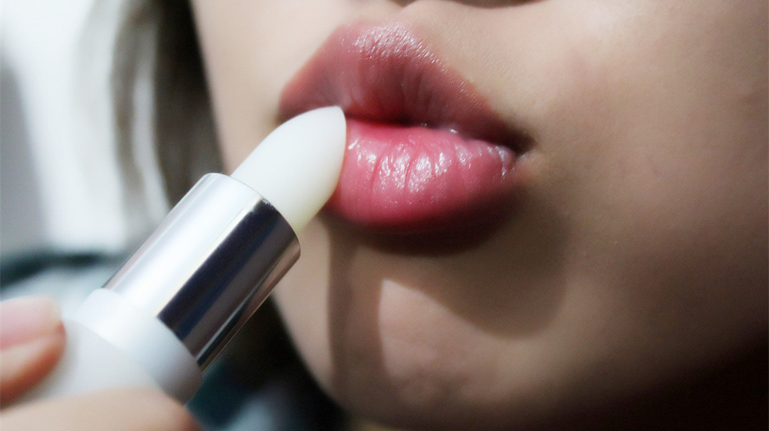 换季必备润唇膏红黑榜,换季什么唇膏最好