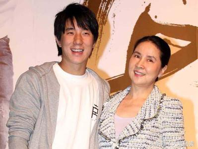 “功夫巨星”成龙心酸成名史,中国功夫巨星成龙之路