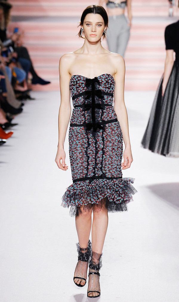 袜子配高跟鞋太时髦了,高跟鞋配什么袜子穿