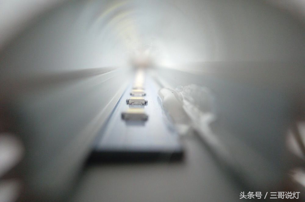 拆解酷毙灯,拆一个手电筒