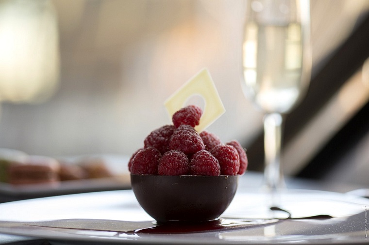 法国巴黎铁塔餐厅怎么上去,法国巴黎铁塔餐厅