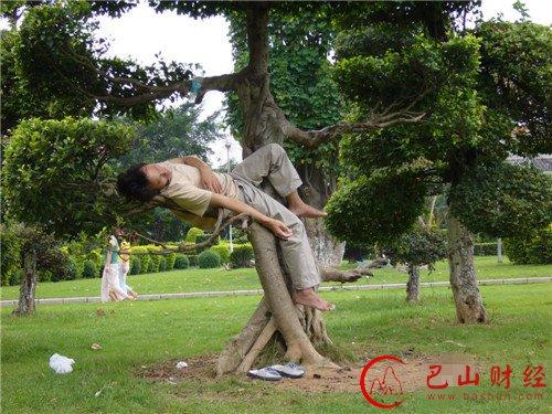 盘点那些奇葩睡觉姿势,奇葩睡觉姿势大全