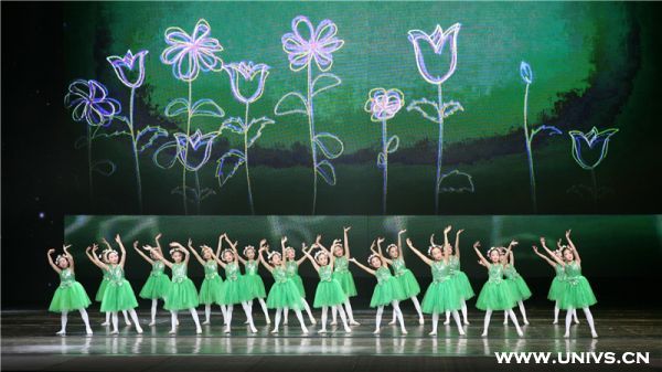 “重温经典·名家名篇”朗诵会献礼南开大学百年校庆