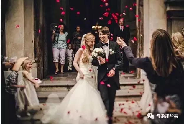 婚礼退场的漂亮“花招”！创意上线！
