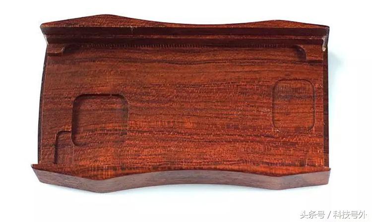 2.4寸屏+64GB+花梨木外壳，比iPhone7还逼格