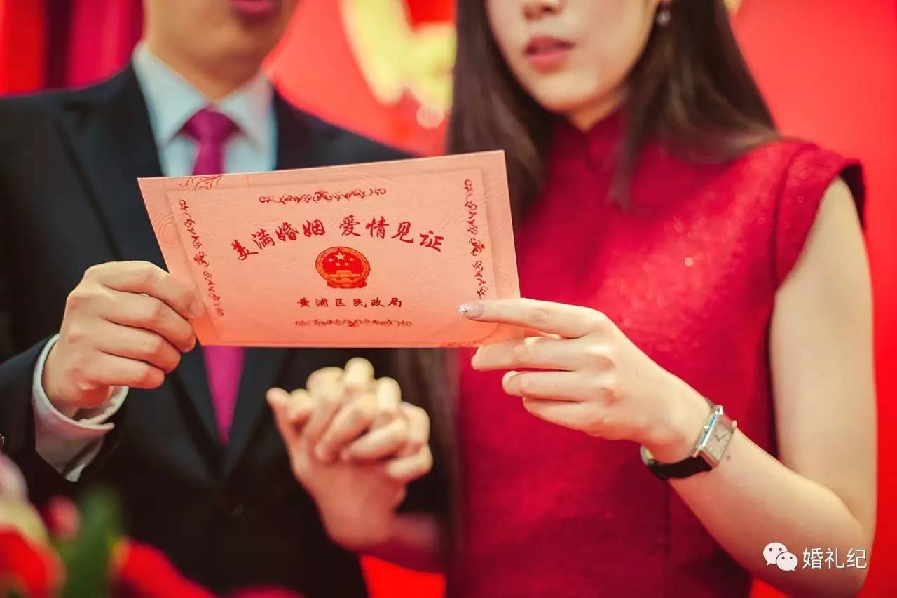 在朋友圈晒领证的那张照片,千万别学大s和奶茶妹妹!