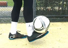 足球弧线球怎么提升射门力度,足球涨球技巧