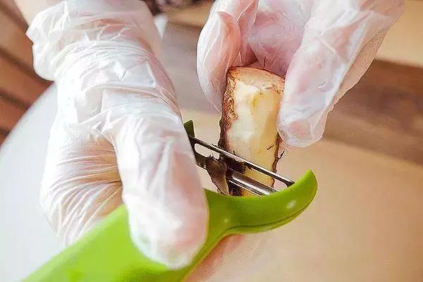 宋美龄抽烟喝酒玩麻将，活到106岁还肤白貌美，秘方来自一碗粥