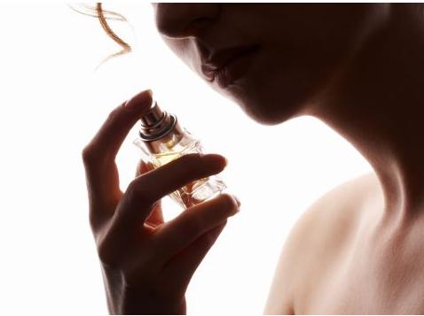 香水使用方法如何正确使用香水,香水如何正确使用持久留香