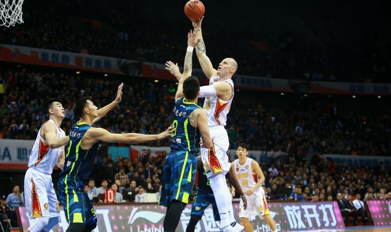 孟铎绝杀三分,广东vs北京20分逆转解说