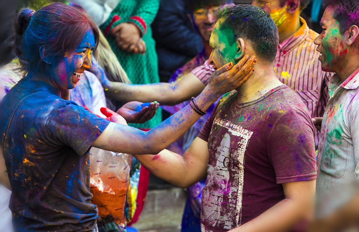 尼泊尔撒红节旅行,尼泊尔洒红节全景