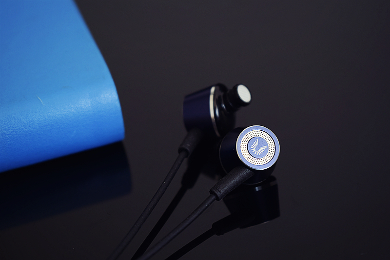 小巧精致的大众情人——UiiSiiHi-820耳机体验评