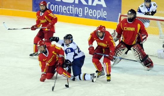 韩国选手欺负中国选手却被反击,韩国选手挑衅国足挨打视频