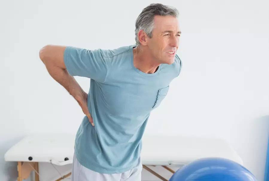 老年人关节疼不能走路能动手术吗,老年人腰腿疼痛实在没法治疗