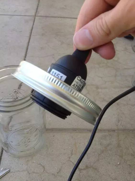 老干妈瓶子还可以这么用，好后悔扔了那么多····