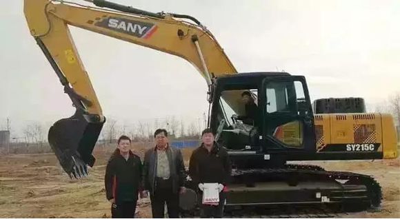 三一挖机提车到家,三一挖机从11年到现在出的车型