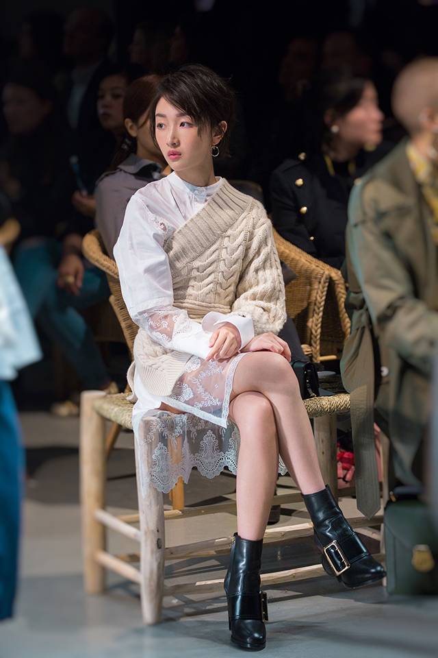 明星时装周观秀状态,巴黎时装周明星看秀的意义